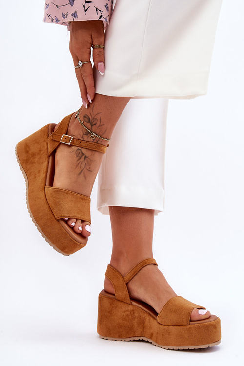 Жіночі замшеві босоніжки на танкетці Camel Lydia