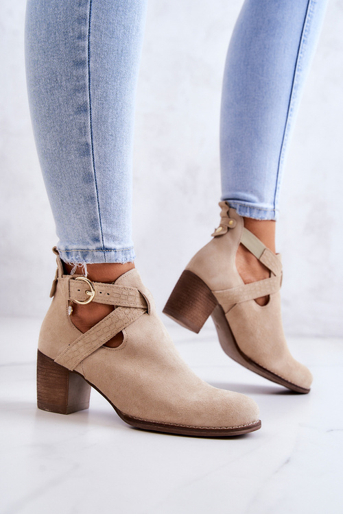 Шкіряні чоботи з вирізом на постінці Beige Axelle