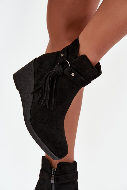 Ізольовані жіночі черевики на танкетці з бахромою Чорні Olivarae