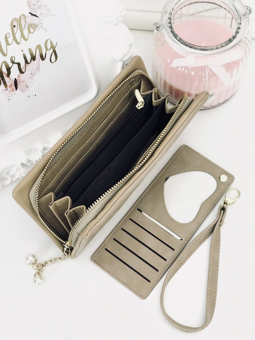 Великий жіночий гаманець бежевого кольору