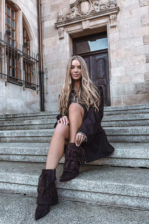 Жіночі ботфорти на підборах з бахромою та золотими пряжками шоколадні Evelisse