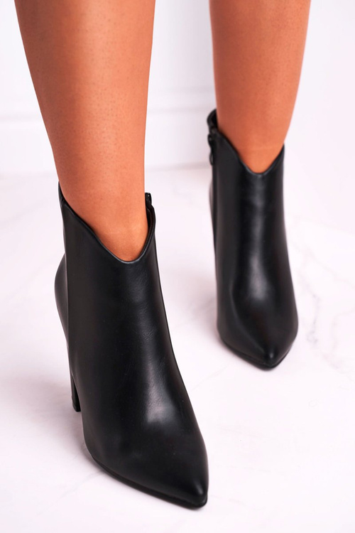 Чоботи жіночі на високому каблуці чорні з підйомом