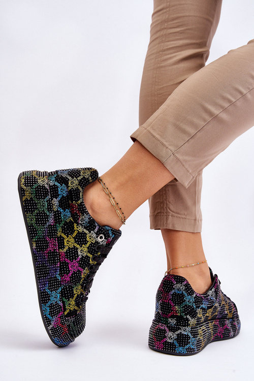 Жіноче спортивне взуття з форсунками GOE LL2N4010 чорний