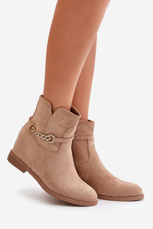 Жіночі ботильйони на прихованій танкетці з еко замші бежевого кольору Ofcorna