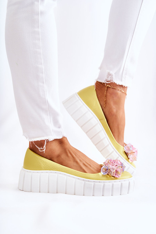 Шкіряні балетки на платформі з різнокольоровим орнаментом жовтого ладету