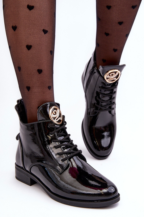 Жіночі лаковані напівчеревики з чорним декором Attiame