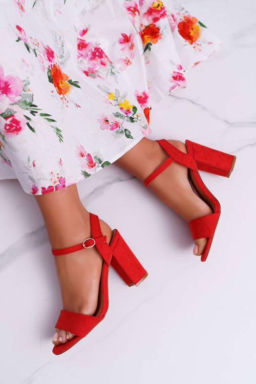 Жіночі замшеві босоніжки Baloo червоного кольору