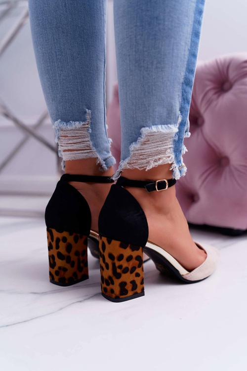 Жіночі туфлі на шпильці з леопардовим принтом бежевого кольору