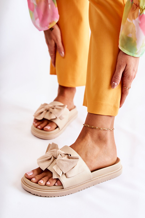 Класичні жіночі шкіряні тапочки з бантом бежеві Dessy