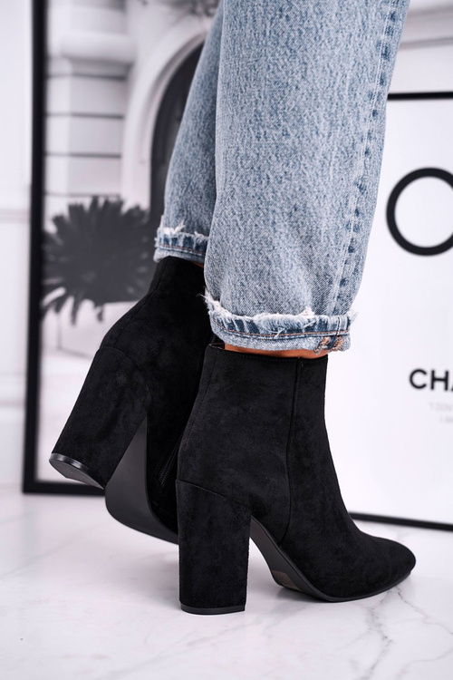 Жіночі чоботи на шпильці замшеві чорні акули