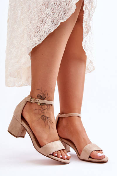 Замшеві класичні босоніжки на низькому каблуці, бежеві, медовий місяць