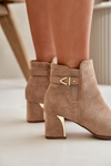 Жіночі ботильйони на каблуці, застібка-блискавка, еко-замша темно-бежева Bonucci