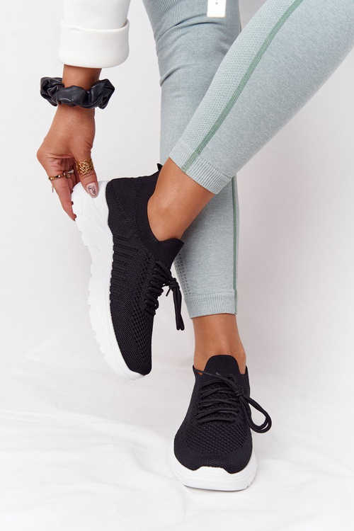 Жіноче спортивне взуття Кросівки чорні з білою підошвою