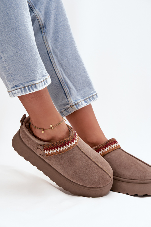 Жіночі низькі зимові черевики з рухомим ремінцем і вишивкою на платформі темно бежеві Lyrisse