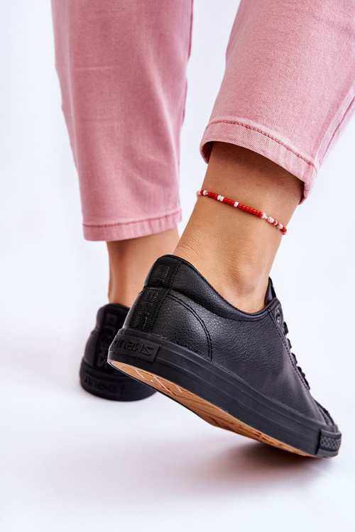 Жіночі класичні шкіряні кросівки Misima чорного кольору