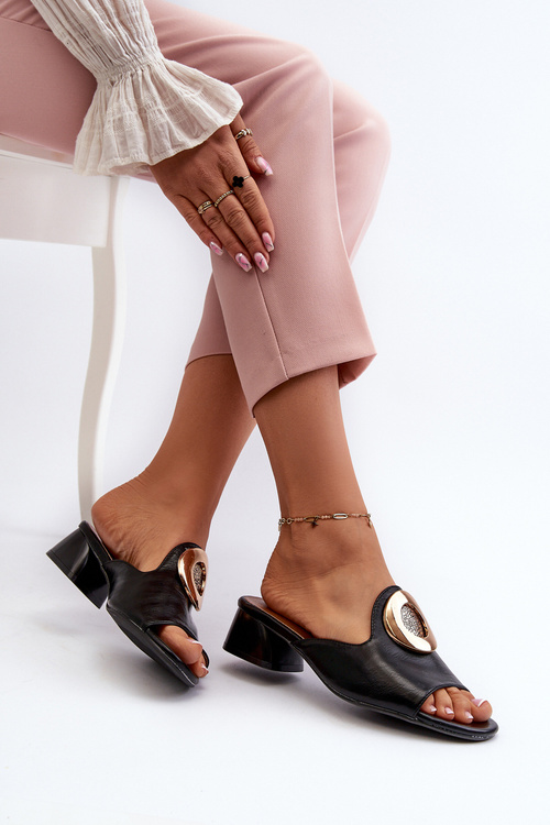 Елегантні жіночі босоніжки на низькому каблуці з золотим декором Black Uzimila