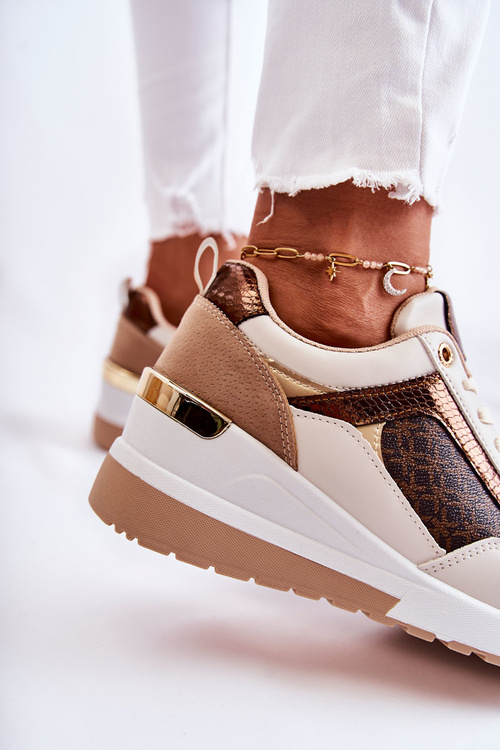 Жіночі шкіряні спортивні туфлі на танкетці біло-коричневі Catrine