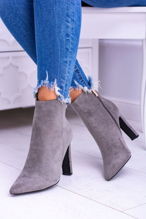 Сірі замшеві чоботи на шпильці Medea