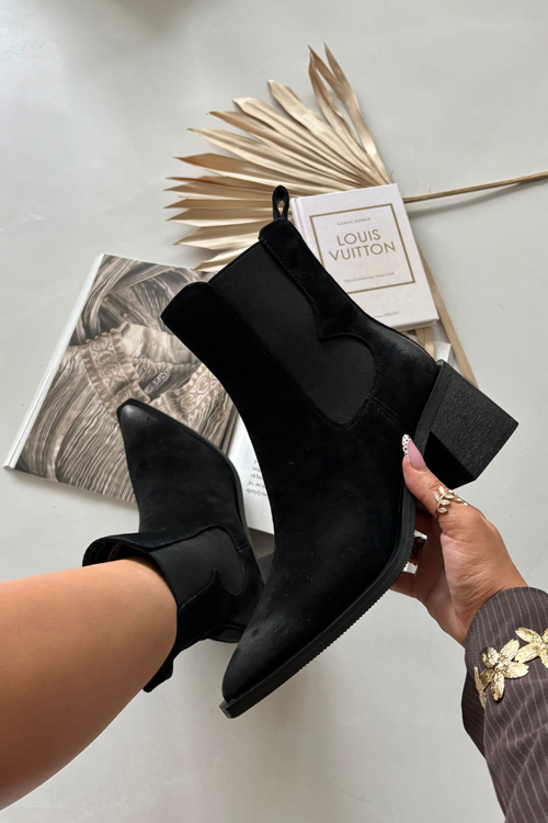 Шкіряні замшеві жіночі ботильйони на підборах з підкладкою Artiker 57C0049 Чорні