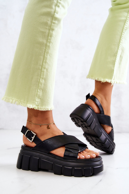 Шкіряні сандалі на платформі чорні Betti