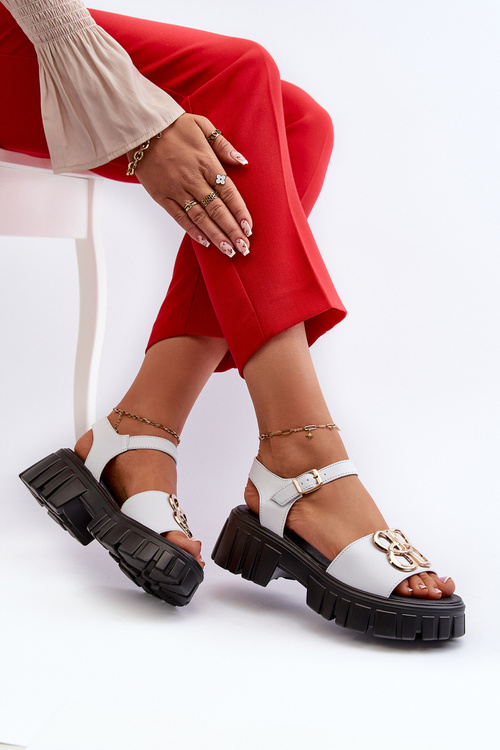 Білі жіночі шкіряні босоніжки з золотим декором Vinceza 7910