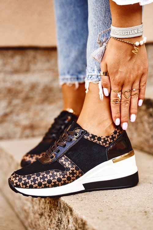 Жіноче спортивне взуття Кросівки шкіряні чорно-білі Metronus