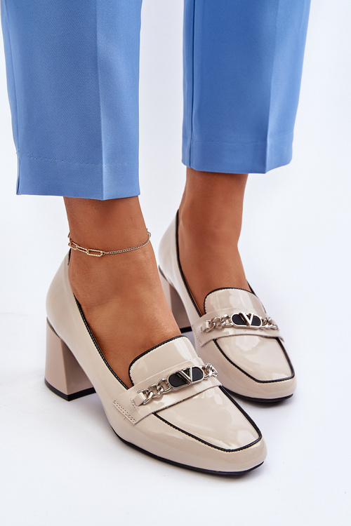 Бежеві лаковані туфлі на низькому каблуці з прикрасами Makki