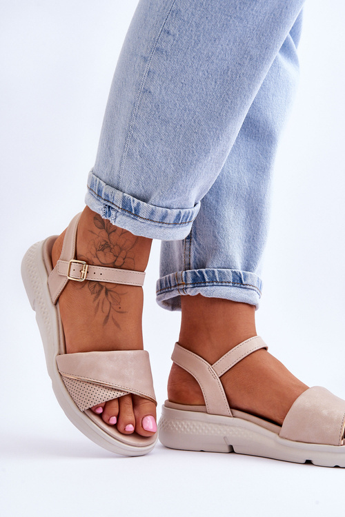 Жіночі комфортні босоніжки на танкетці голого кольору Інгрід