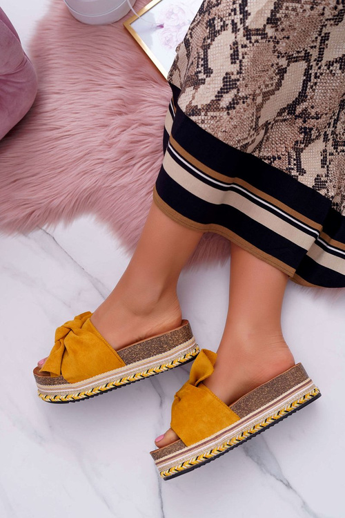 Жіночі шльопанці на платформі з Cocard жовтого кольору Chantal