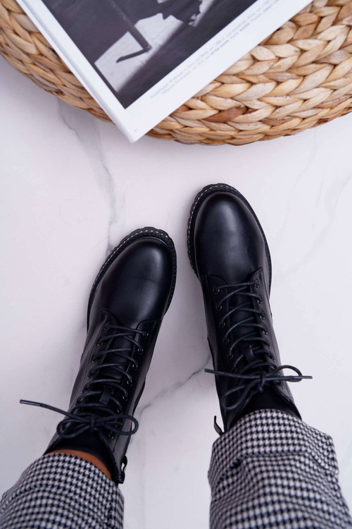 Жіночі високі чоботи на плоскому каблуці чорного кольору Hippe