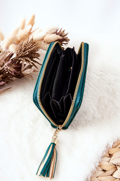 Стьобаний гаманець із китицею зеленого кольору