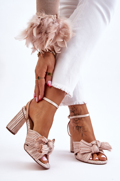 Модні босоніжки з бантом на підборах світло-бежевого кольору Callum