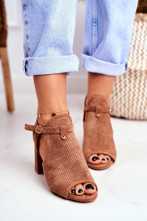 Жіночі ажурні босоніжки на пості коричневого кольору Kira