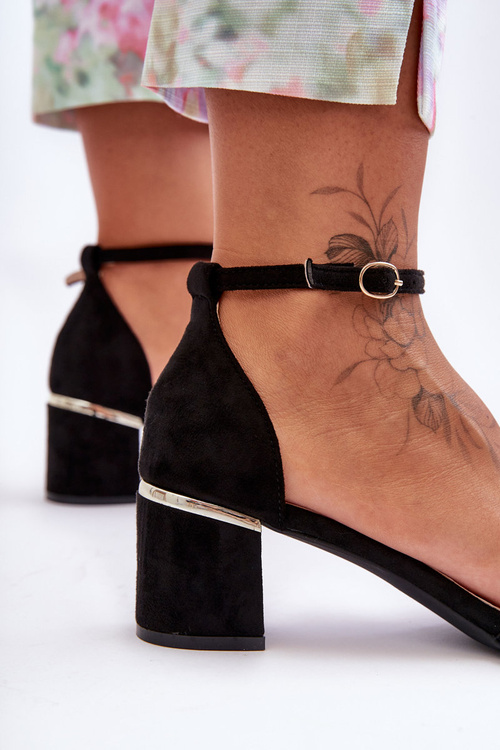 Замшеві босоніжки з тасьмою Essenza чорного кольору