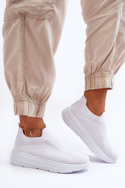 Жіноче спортивне взуття без шнурівки біле Ferive