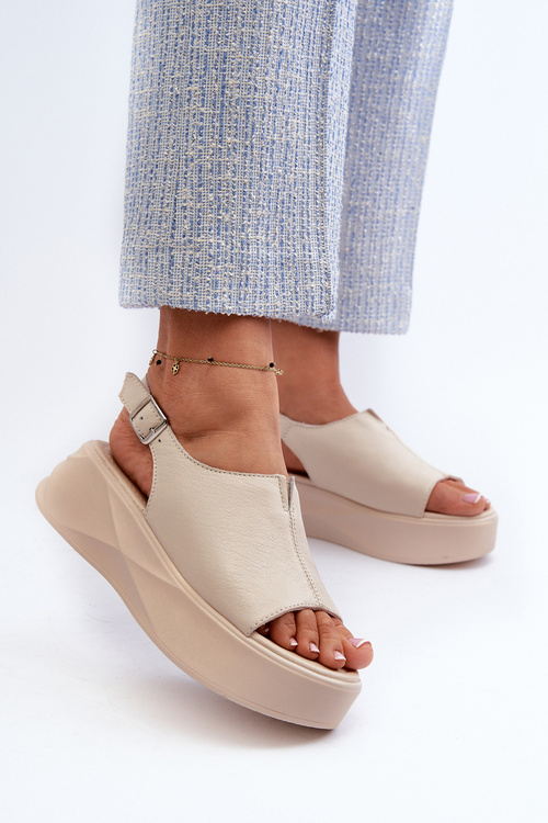 Жіночі шкіряні босоніжки на платформі D&A SJ2301-2 Бежеві