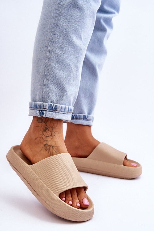 Модні світлі шльопанці на масивній підошві бежеві Rebel