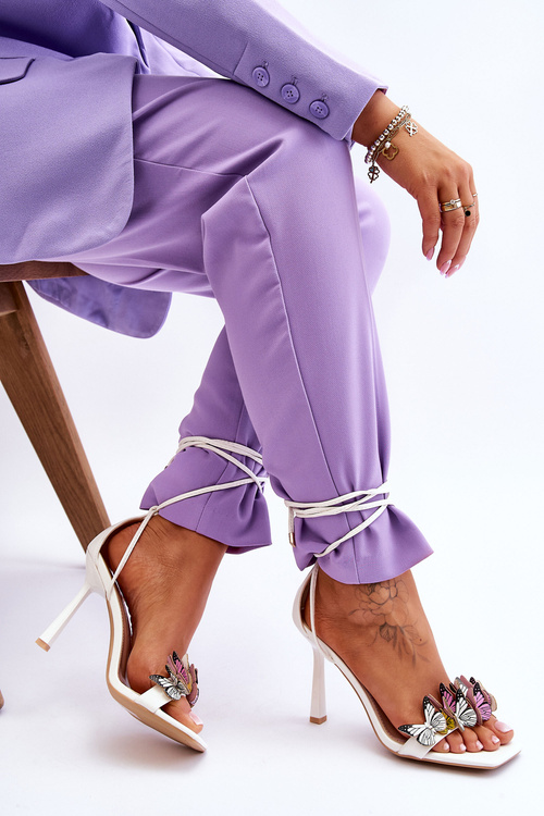 Босоніжки на зав'язках на шпильці з метеликами Білі Delmar