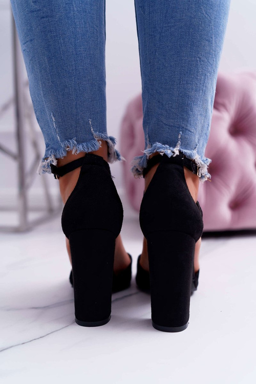 Жіночі чорні туфлі на шпильці з гострими шпильками