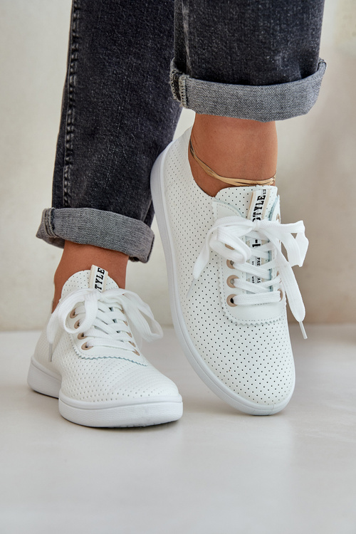 Жіночі Перфоровані Кросівки На Шнурівці Світло-бежеві Carinel