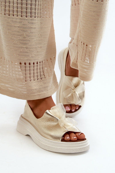 Жіночі шкіряні босоніжки із золотим бантом Zazoo 2939