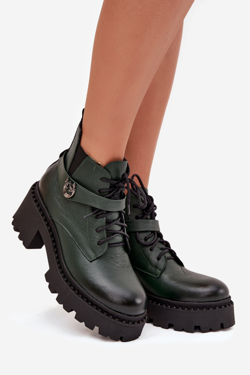 Шкіряні жіночі чоботи на каблуці з декоративним ремінцем ізольовані Zazoo 60557 Темно-зелений