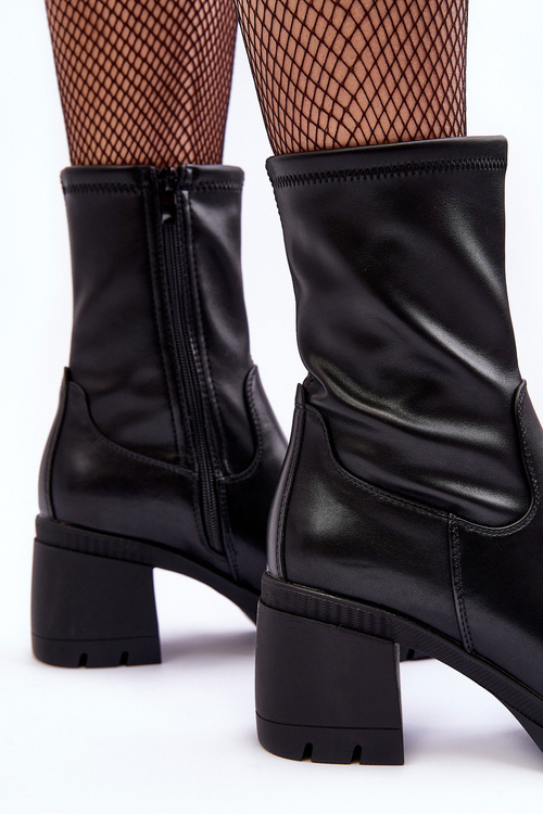 Жіночі шкіряні чоботи на масивному каблуці Чорні Fllavie