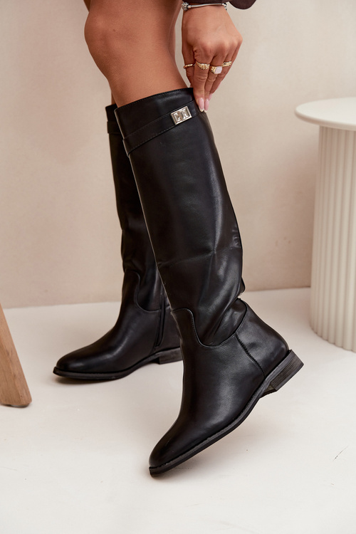 Зимові жіночі чоботи на плоскому каблуці з ремінцем та срібним елементом Чорні Geraline