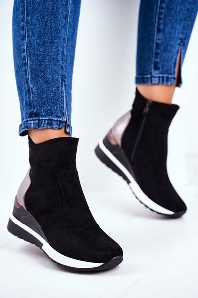 Жіноче спортивне взуття високі кросівки чорні 21-10573