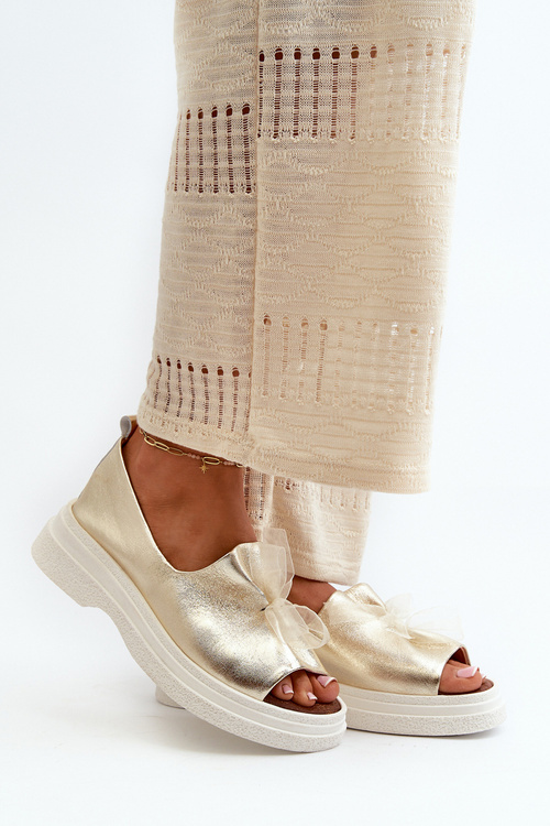 Жіночі шкіряні босоніжки із золотим бантом Zazoo 2939