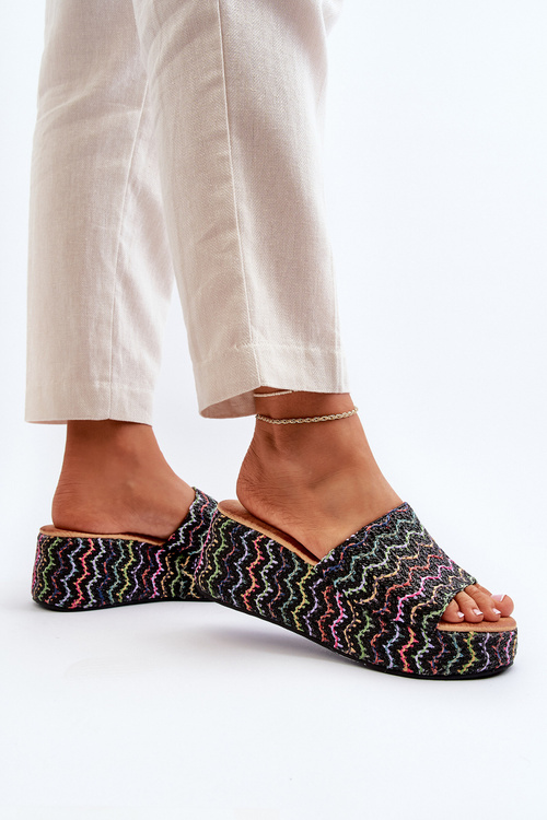 Жіночі босоніжки на танкетці чорні Vanarila