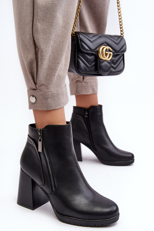 Жіночі чоботи на підборах із застібками Black Ryelle