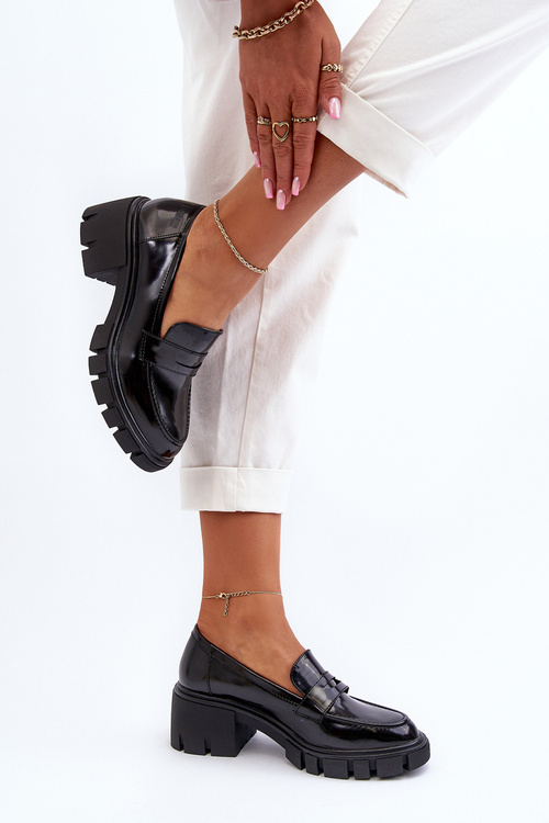 Жіночі лофери на масивному каблуці Big Star NN274055 Чорні