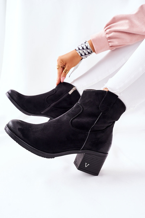 Жіночі замшеві чоботи утеплені чорного кольору Hillbrook